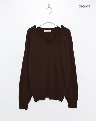 Loose-fit V-neck modern knit