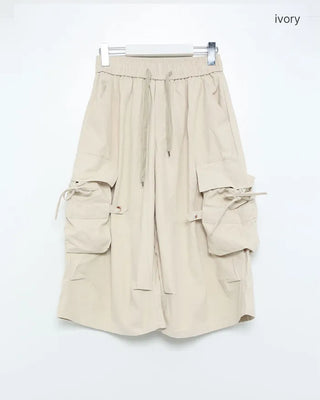 Wide cargo shorts