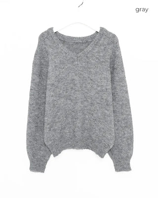 V-neck long-sleeved knit