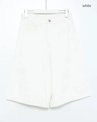 Side-button Bermuda shorts