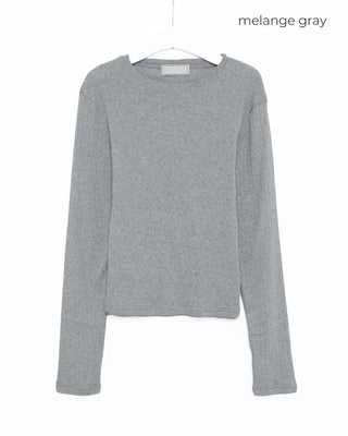 Round perforated long-sleeved T-shirt