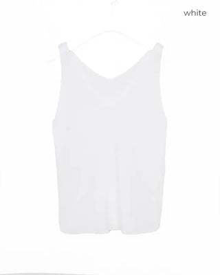V-neck knit sleeveless top