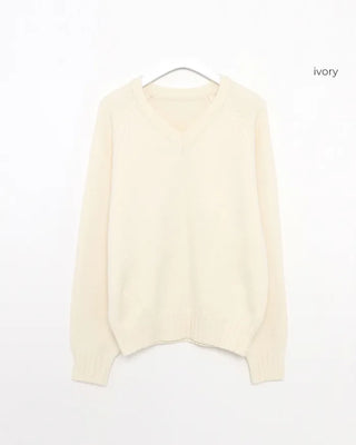 Loose-fit V-neck knit