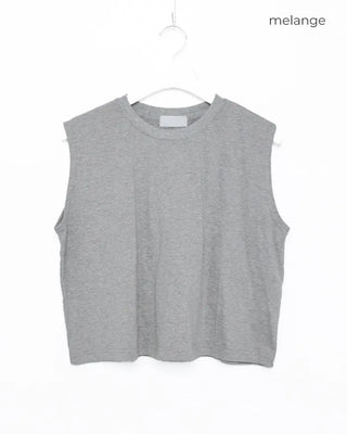 Simple sleeveless T-shirt