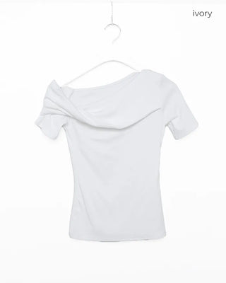 Off-shoulder front twist t-shirt