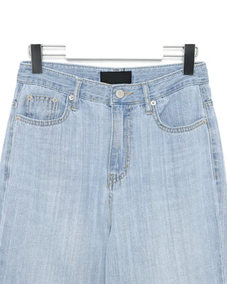 Loose-fit summer denim