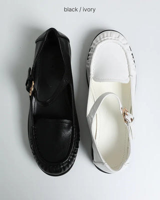 Shirring strap loafers
