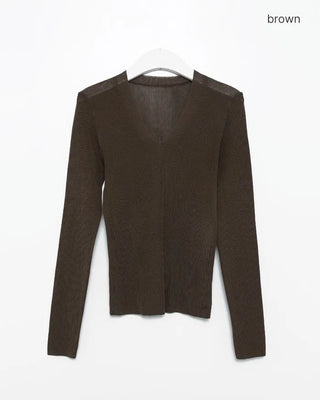 V-neck slim-fit knit