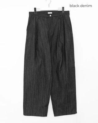 Center-tuck rigid baggy jeans