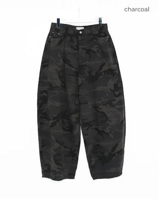Hip pocket ring wide camouflage pants