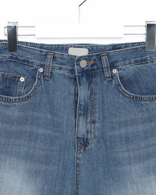 Back-button Bermuda shorts
