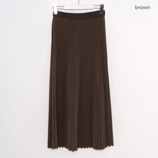 Pleated long skirt