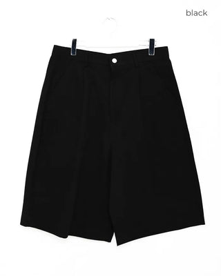 Bermuda shorts with one pleat