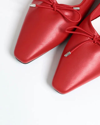 Square-toe ribbon flat shoes