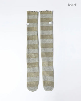 Scalloped hem border knee-high socks