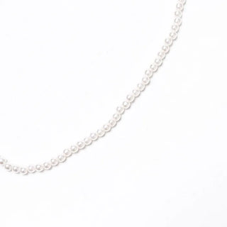 Simple pearl necklace