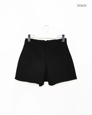 Side zipper shorts