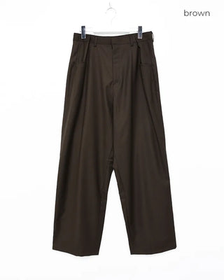 Simple pleated slacks