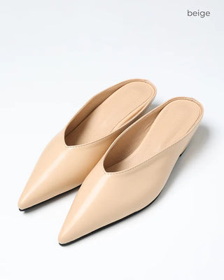 Pointed-toe loafers