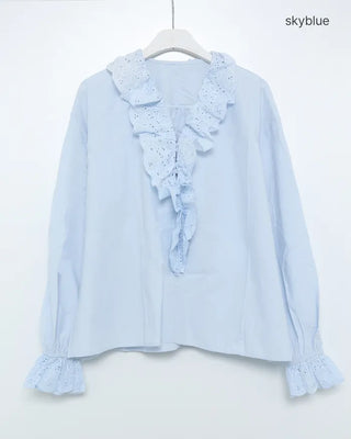 Punching detail blouse