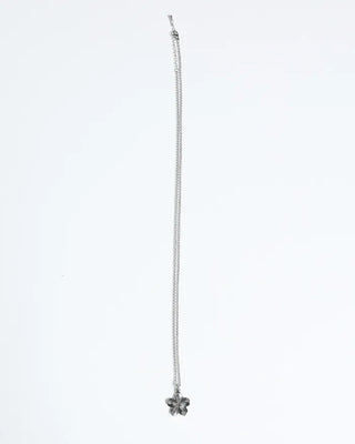 Flower pendant necklace