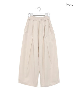 Round Tuck Wide Pants