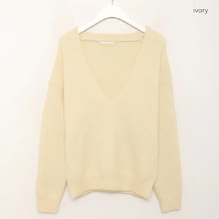 Deep V-neck loose knit