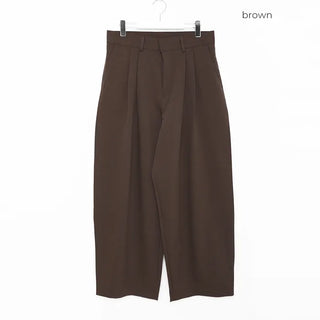 Twill two-pleat volume slacks