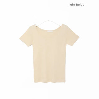 Simple U-neck T-shirt