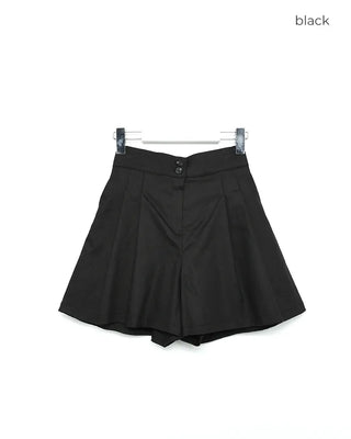 Short pleated pants