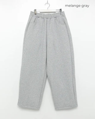 Wide sweatpants with side pockets
