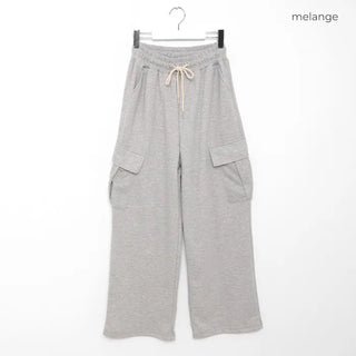 Cargo pants with slanted pockets