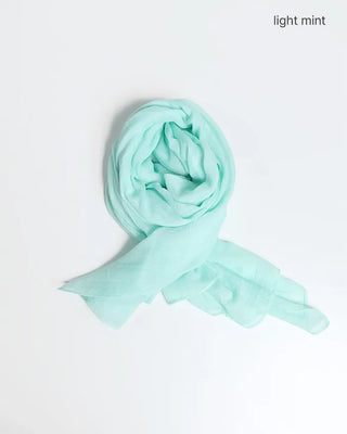 Simple color scarf