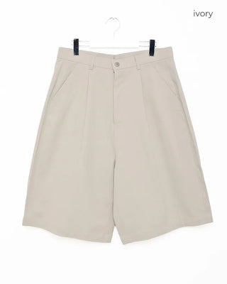 Bermuda shorts with one pleat