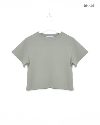 Cropped half-sleeve T-shirt