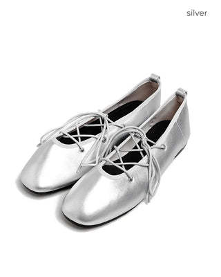 Lace-up flat shoes