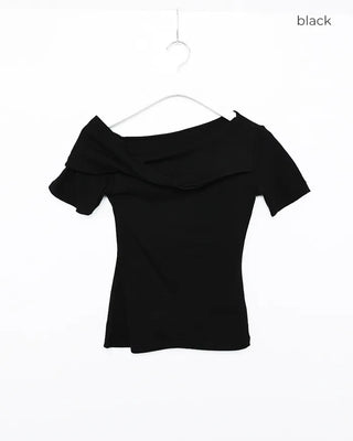 Off-shoulder front twist t-shirt
