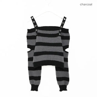 Shoulder slit striped knit