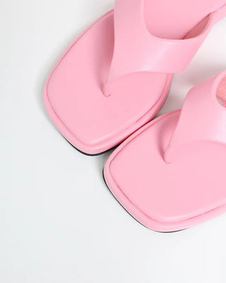 Square design flip sandals