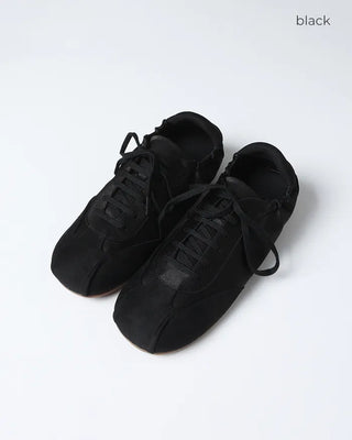 Simple color sneakers