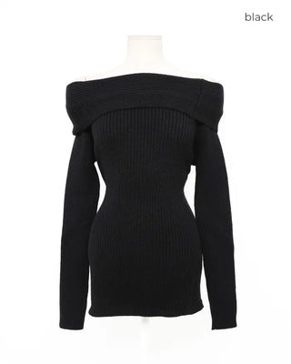Off-shoulder loose-fit knit