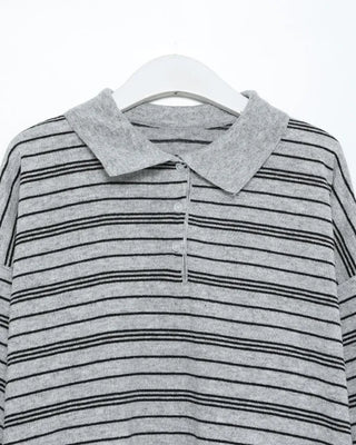 Colored neck striped knit