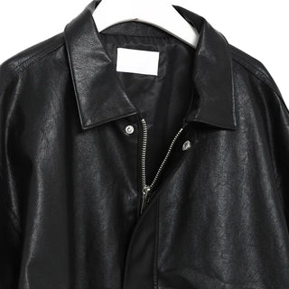 Loose-fitting leather jacket