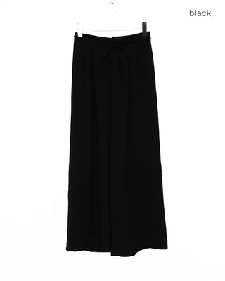 Two-button strap slacks