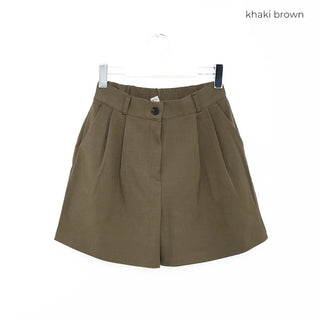 Double-pleated shorts