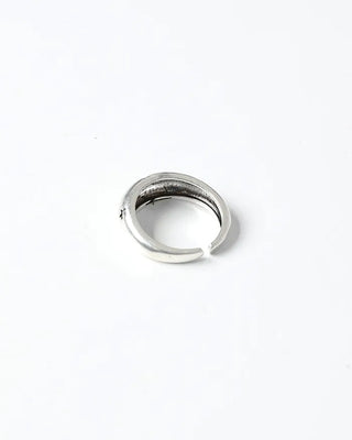 Star Pattern Round Ring