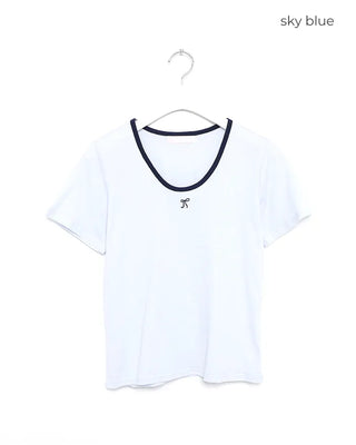Two-tone neckline ribbon half T-shirt