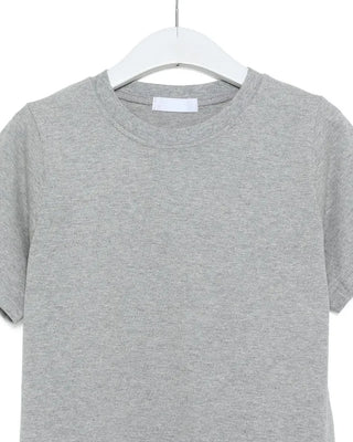 Simple basic short-sleeved shirt