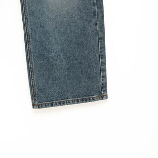 Knee-ripped denim pants