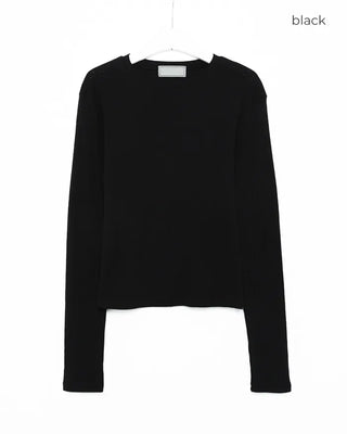 Round perforated long-sleeved T-shirt
